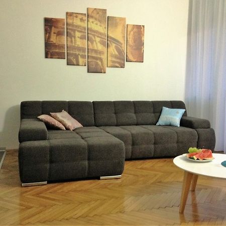 Arenacentar Apartments Пула Екстериор снимка