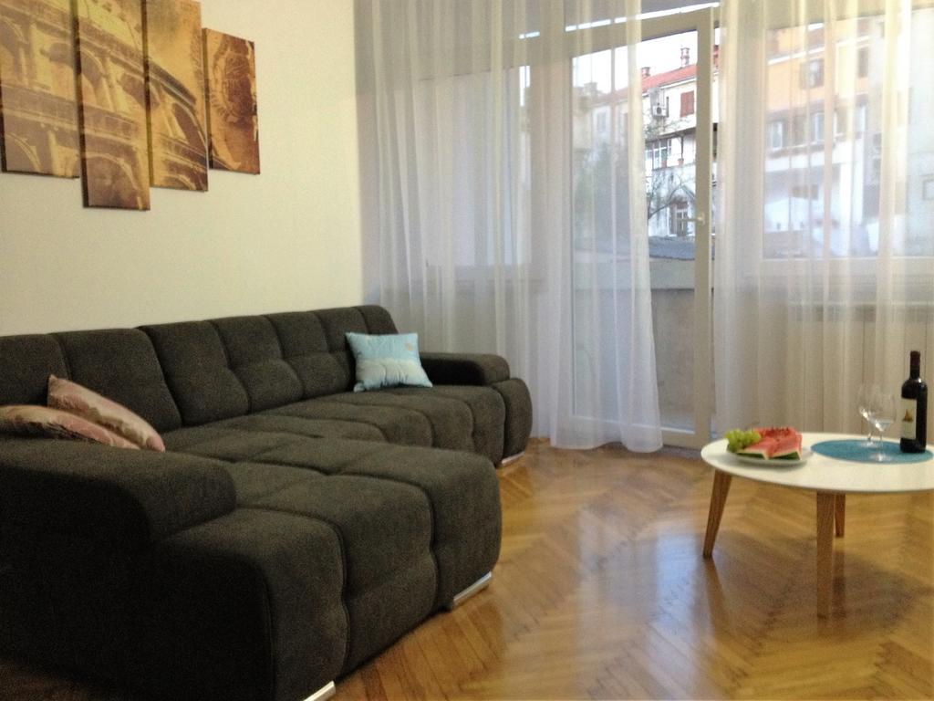 Arenacentar Apartments Пула Екстериор снимка